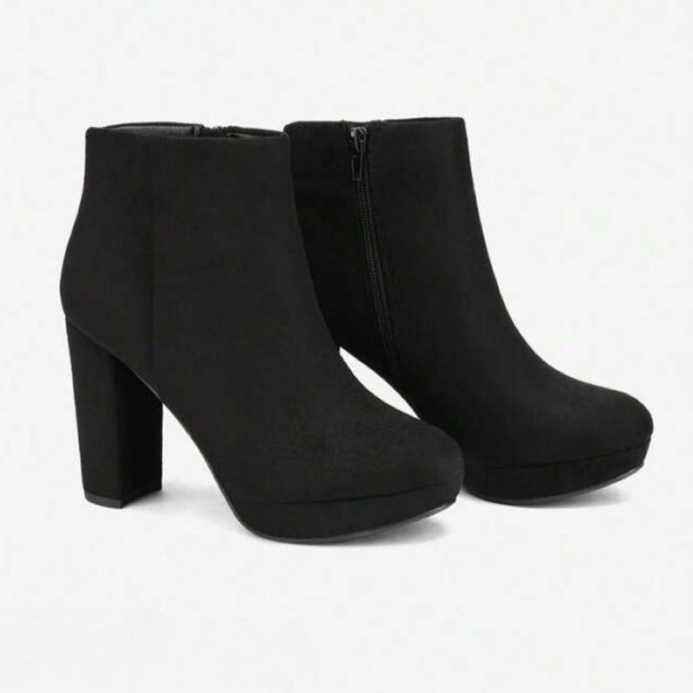 Women’s Black Ankle Platform Boots - Picture 4 of 5